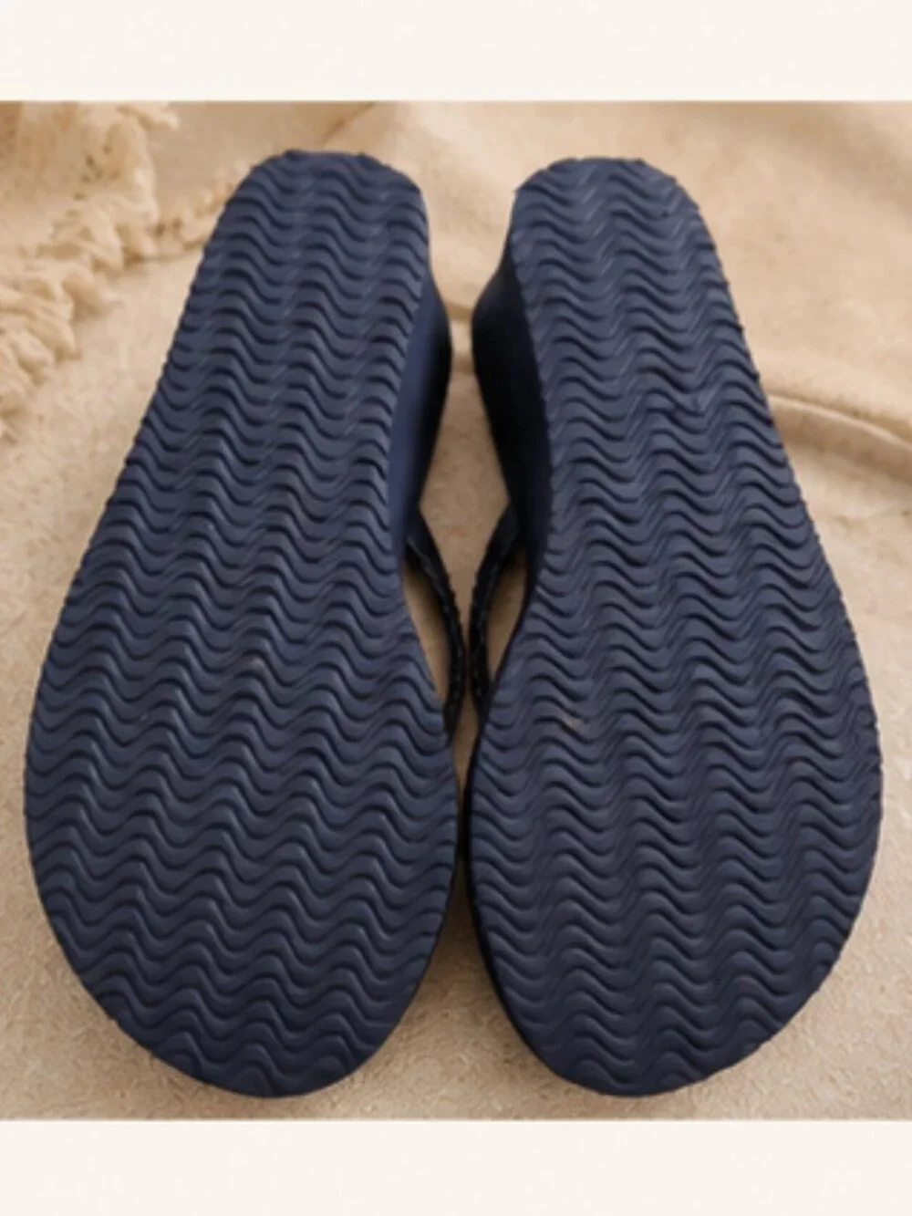 Travel Ready! Tommy Bahama Navy Wedge Flip Flops Size 9